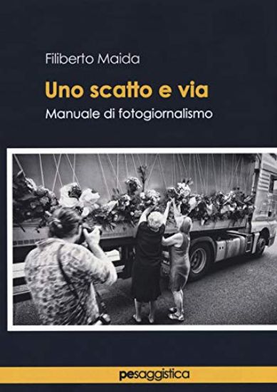 Immagine di UNO SCATTO E VIA. MANUALE DI FOTOGIORNALISMO