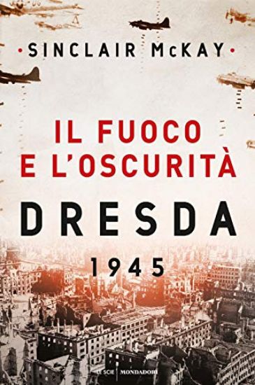 Immagine di FUOCO E L`OSCURITA`. DRESDA 1945 (IL)